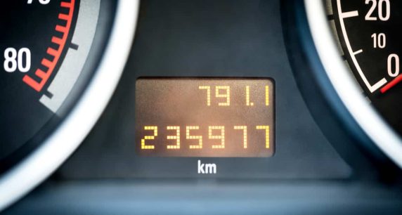 Odometer Reading – What is it & How to check it?