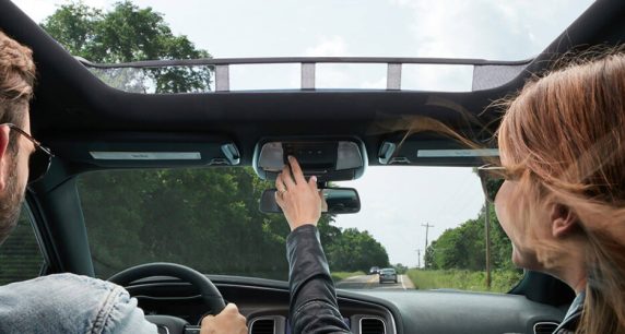 What's the Difference Between Sunroof and Moonroof?