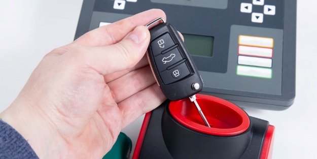 How Do Cars with Keyless Entry Work?